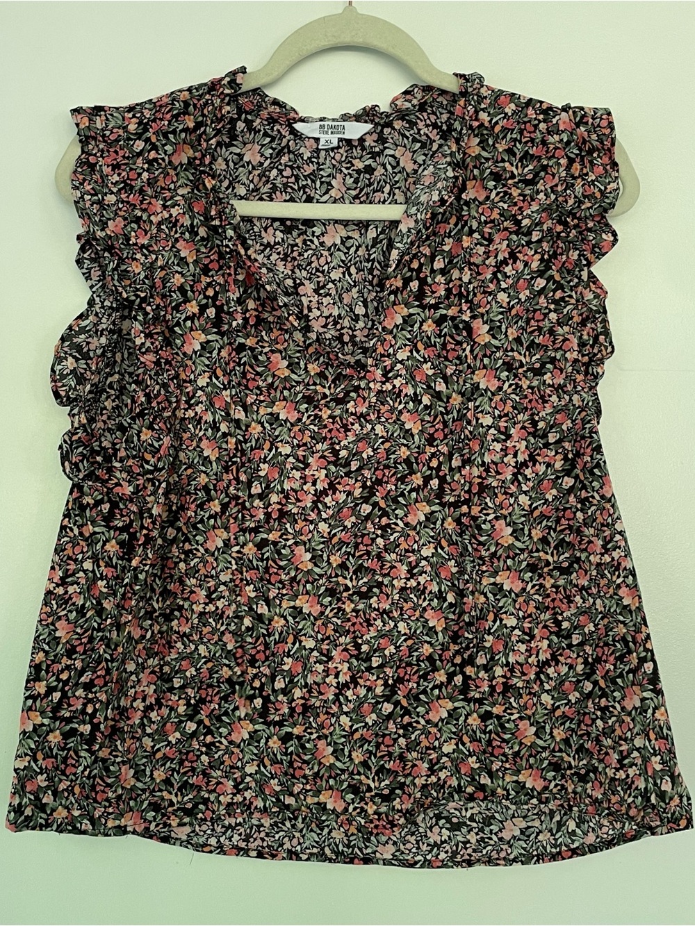 Bb Dakota Floral Ruffle Sleeve V-Neck Top - Black with Pink Floral XL